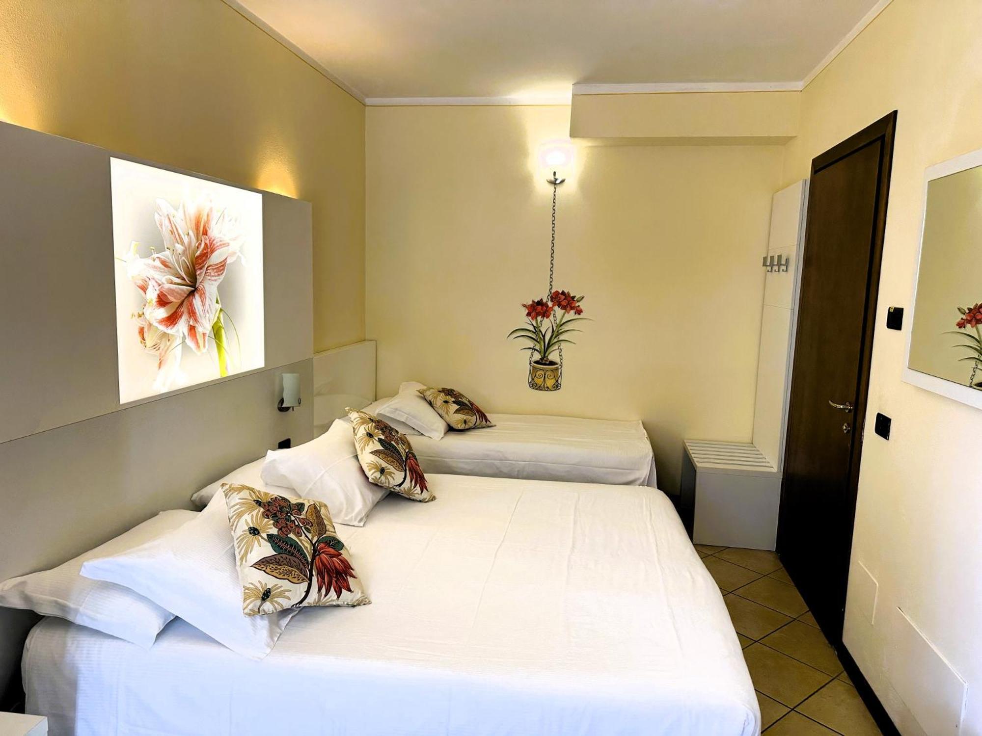 Hotel Dependance Pesce D'Oro Verbania Exterior foto